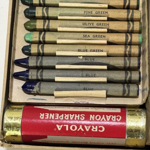 CRAYOLA CRAYONS 1958 BOX OF 72 SHARPENER MANY RARE RETIRED COLORS - Picture 3 of 16